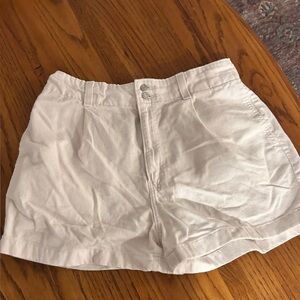 Levi’s Denizen Women’s Cream Shorts

Size 6